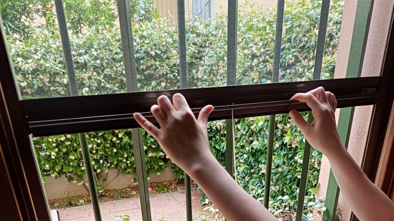 Zanzariere Verticali Avvolgibili a Molla